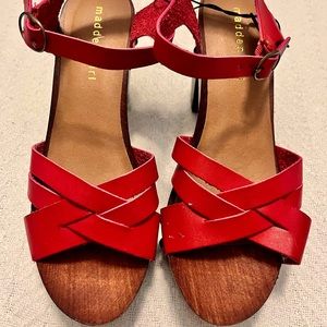 Wooden heel shoes 7.5